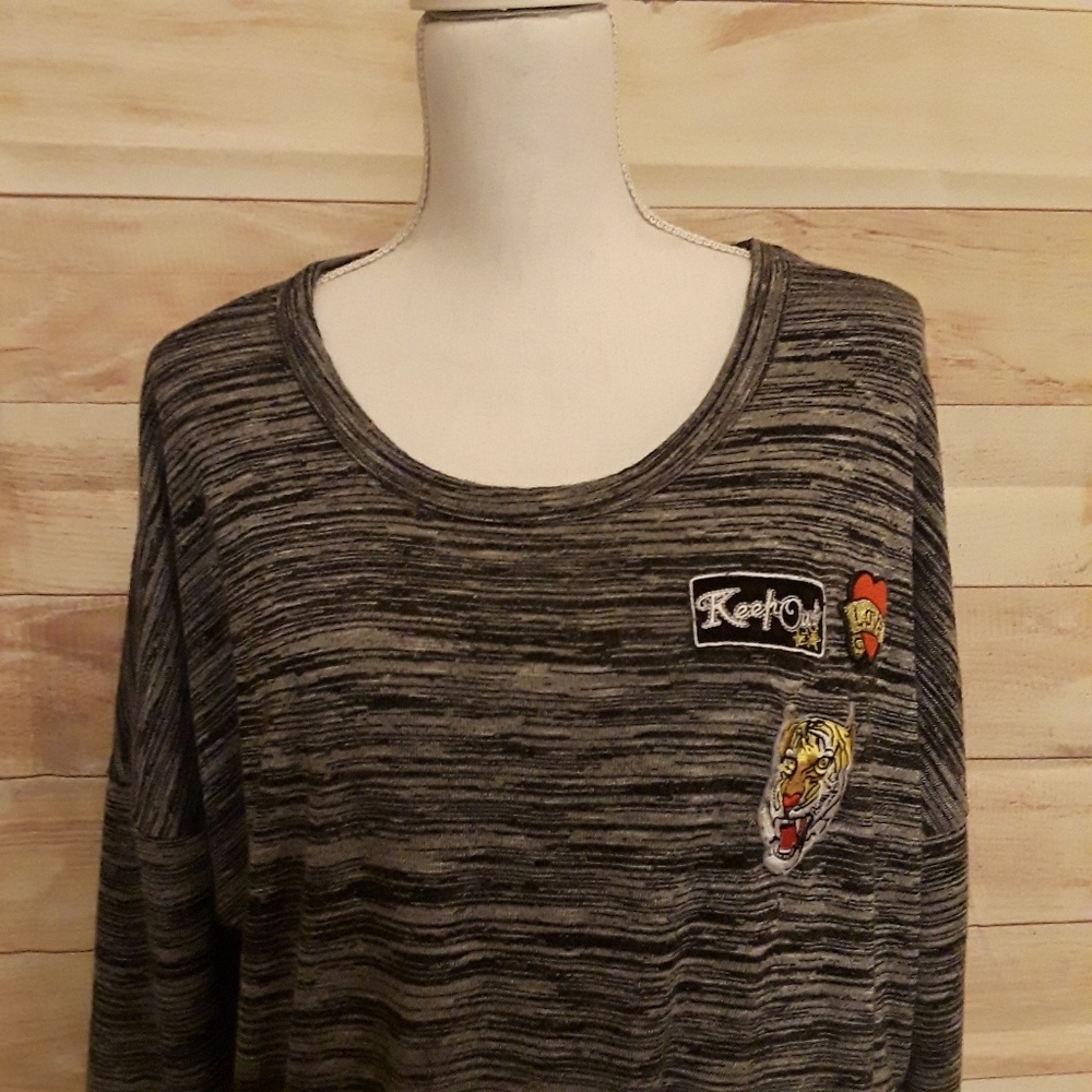 Hot Kiss Long Sleeve Crop Top with Patches 3X